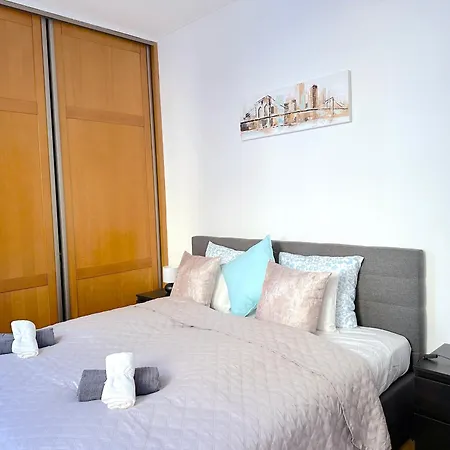 Spacious 3-bedroom With Balcony & Free Parking *