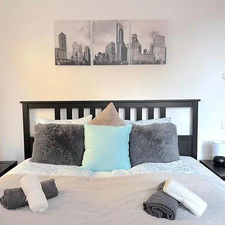 Spacious 3-bedroom With Balcony & Free Parking Budapest