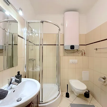 Appartement Spacious 3-bedroom With Balcony & Free Parking