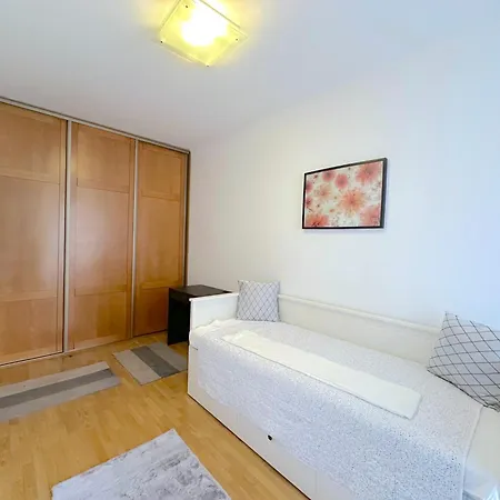 Spacious 3-bedroom With Balcony & Free Parking アパート ブダペスト