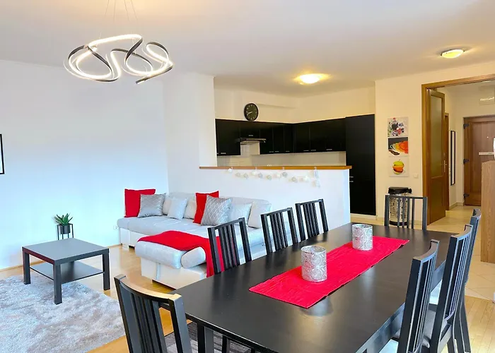Apartament Spacious 3-bedroom With Balcony & Free Parking