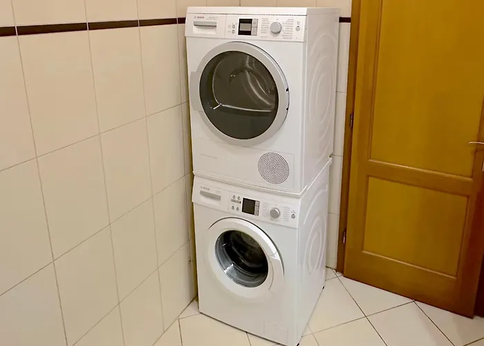 Apartament Spacious 3-bedroom With Balcony & Free Parking *