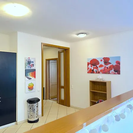 Apartamento Spacious 3-bedroom With Balcony & Free Parking