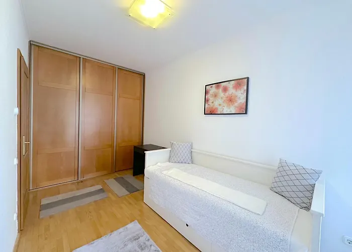 Spacious 3-bedroom With Balcony & Free Parking Lägenhet Budapest